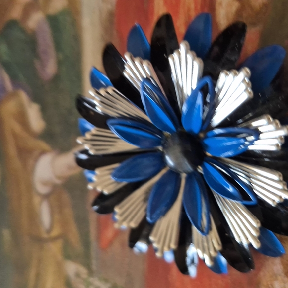 Blue and Black Floral Metal Brooch - Picture 3 of 8